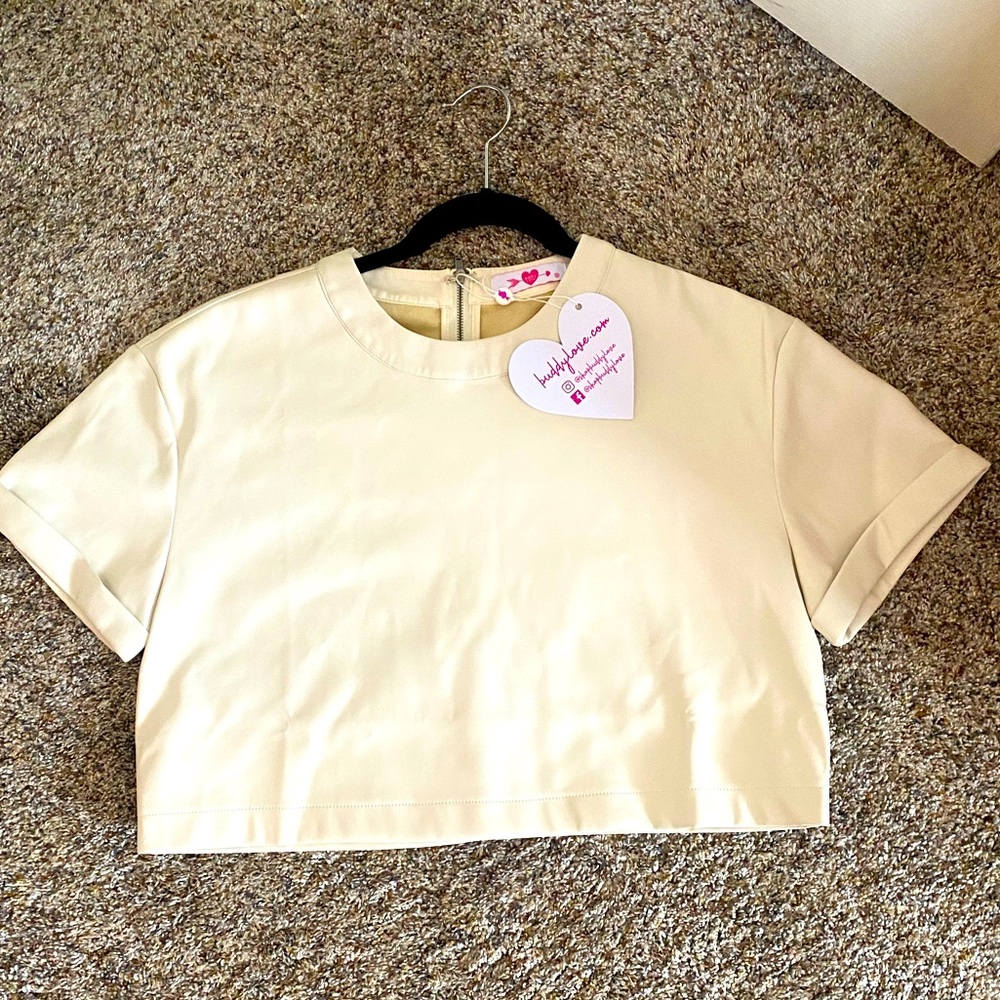 Women’s faux leather short sleeved crop